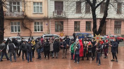 Пікет з вертепом. У Чернівцях колектив драмтеатру просить ОДА збільшити фінансування