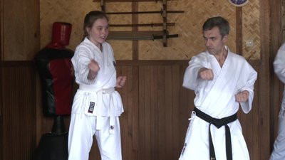 "Через рух виганяємо страх". У Сумах почали тренування діти-каратисти