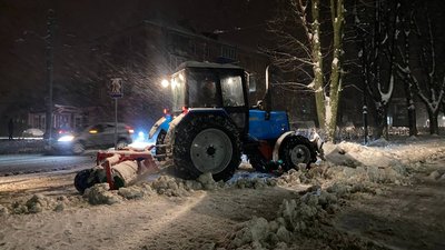 У Вінниці комунальники продовжують розчищати місто У Вінниці комунальники продовжують розчищати місто