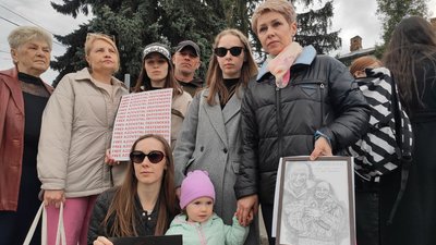 У Луцьку організували акцію на підтримку полонених азовців У Луцьку організували акцію на підтримку полонених азовців