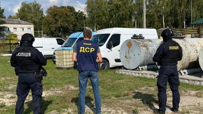 На Житомирщині поліція викрила угрупування, яке продавало неякісне пальне