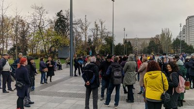У Миколаєві люди вийшли на мітинг проти примусової вакцинації