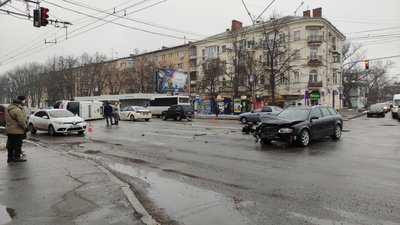 Перекинулася "швидка": у Полтаві сталася ДТП Перекинулася "швидка": у Полтаві сталася ДТП