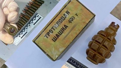 В Ужгороді у чоловіка вилучили набої, гранату та тротилову шашку