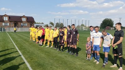 На Сумщині розіграли трофей, яким відкривається футбольний сезон На Сумщині розіграли трофей, яким відкривається футбольний сезон