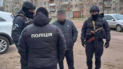 Вимагали надумані борги з мешканців Коростеня: на Житомирщині викрили групу рекетирів на чолі з кримінальним авторитетом Вимагали надумані борги з мешканців Коростеня: на Житомирщині викрили групу рекетирів на чолі з кримінальним авторитетом