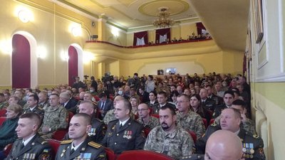 У Тернополі вручили нагороди до дня Збройних Сил України У Тернополі вручили нагороди до дня Збройних Сил України