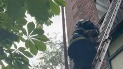 Застрягли на балконі багатоповерхівки. У Кривому Розі врятували двох маленьких дітей