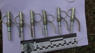 Тротилові шашки, гранати та на бої: у жителя Закарпаття вилучили арсенал зброї Тротилові шашки, гранати та на бої: у жителя Закарпаття вилучили арсенал зброї