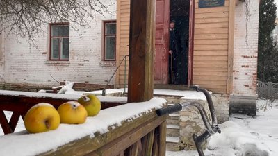 Прислухаються до вибухів і чекають на перемогу: як живуть самотні пенсіонери у терцентрі на прикордонні