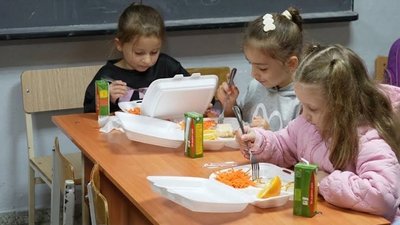 Діти, їжа, бокси, харчування дітей, харчоблоки, обід