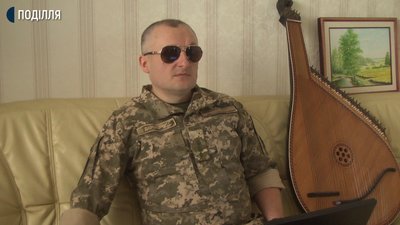 "Я не маю права відступати". Історія незрячого військового психолога Олександра Дармороса