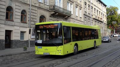 Львівські депутати ініціювали звернення щодо першочергової вакцинації водіїв громадського транспорту