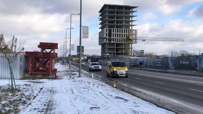 Дві смуги на вулиці Надрічна в Івано-Франківську поки не перекрили Дві смуги на вулиці Надрічна в Івано-Франківську поки не перекрили