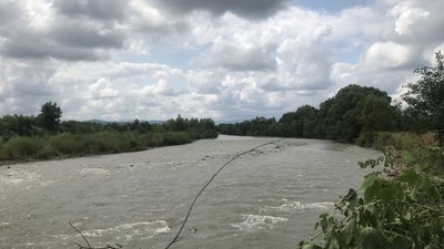 Розмиті дороги та зруйнований берег річки: наслідки негоди на Косівщині