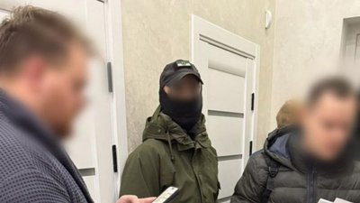 Людина в наручниках