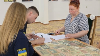 Представники Вінницької митниці та Вінницького обласного краєзнавчого музею