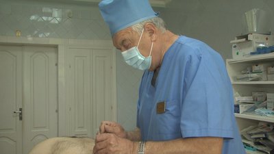 Михайло Соболь нині працює хірургом у Хмельницькій міській лікарні. Михайло Соболь нині працює хірургом у Хмельницькій міській лікарні.