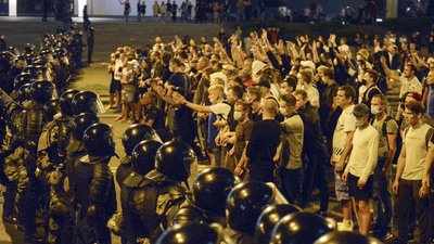 "Росії вигідний будь-який розвиток подій". Експерти коментують протести в Білорусі