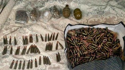 Ужгородця підозрюють у продажі ручного протитанкового гранатомету, гранат і сотень набоїв Ужгородця підозрюють у продажі ручного протитанкового гранатомету, гранат і сотень набоїв