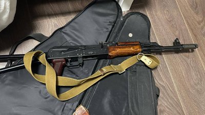 Поплутали адресу. На Миколаївщині підозрюють двох жителів у хуліганстві із застосуванням зброї Поплутали адресу. На Миколаївщині підозрюють двох жителів у хуліганстві із застосуванням зброї