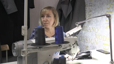 “Мені потрібно творити щось красиве”. Переселенка з Луганщини відновила власне підприємство з пошиття одягу у Дніпрі “Мені потрібно творити щось красиве”. Переселенка з Луганщини відновила власне підприємство з пошиття одягу у Дніпрі