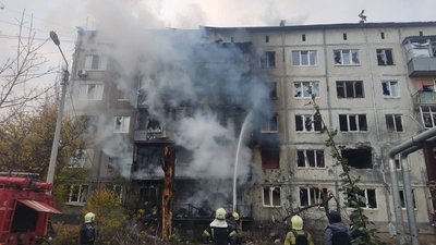 Пошкоджена залізнична колія та лінія електропередач: армія РФ обстріляла Донеччину