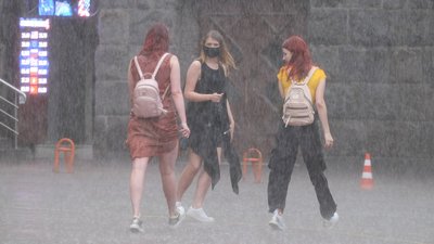 Тепло та з дощами. Якою буде погода на початку тижня
