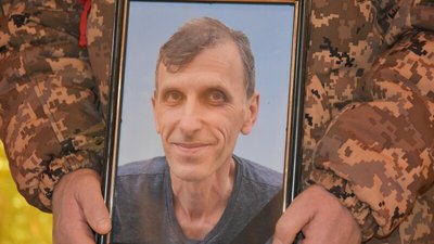 У Луцьку попрощалися із 54-річним захисником Олександром Смуровим, який загинув на Донеччині У Луцьку попрощалися із 54-річним захисником Олександром Смуровим, який загинув на Донеччині