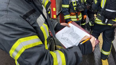Евакуація та перша допомога: у Харкові провели тренування на випадок пожежі у новому ТРЦ Евакуація та перша допомога: у Харкові провели тренування на випадок пожежі у новому ТРЦ