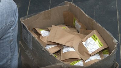 Допомагають армії. Дніпровські волонтери готують сухі супи для військових Допомагають армії. Дніпровські волонтери готують сухі супи для військових
