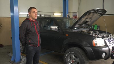У Калуші на Франківщині працівники СТО безкоштовно ремонтують автомобілі для потреб військових У Калуші на Франківщині працівники СТО безкоштовно ремонтують автомобілі для потреб військових
