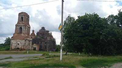 "Живемо одним днем" – мешканці Юнаківки про життя за 10 кілометрів від Росії
