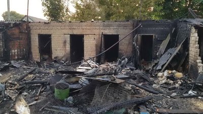 Пожежа у Дергачівському районі знищила 6 сараїв та автомобіль Пожежа у Дергачівському районі знищила 6 сараїв та автомобіль