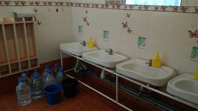 Дві школи, три дитсадки, 20 багатоповерхівок. Мікрорайон Кропивницького на добу лишився без води Дві школи, три дитсадки, 20 багатоповерхівок. Мікрорайон Кропивницького на добу лишився без води