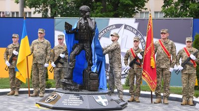Додати зображення
Відкриття пам'ятника зв'язківцям, 23 травня 2025