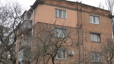 Чотириповерхівка на вулиці Василя Барки Чотириповерхівка на вулиці Василя Барки