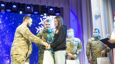 У Полтаві відбулася акція «Свята без тата» У Полтаві відбулася акція «Свята без тата»
