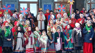У Житомирі більше 100 людей спільно заспівали колядку "Нова радість стала" У Житомирі більше 100 людей спільно заспівали колядку "Нова радість стала"