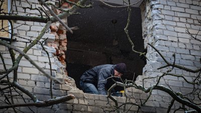 Обстріли Херсона, будинок, наслідки влучання снаряда РФ