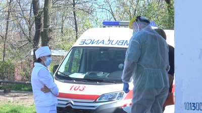 Уряд: обіцяв 300% надбавки до зарплати медиків. Мер Запоріжжя: доведеться платити з бюджета міста