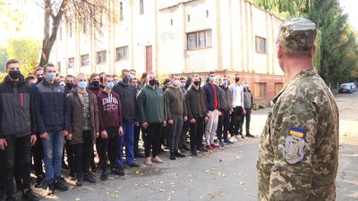 Осінній призов до війська на Хмельниччині виконано на 43 відсотки
