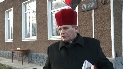 У Більшівцях на Прикарпатті відкрили пам’ятну дошку на будівлі колишньої в'язниці НКВС У Більшівцях на Прикарпатті відкрили пам’ятну дошку на будівлі колишньої в'язниці НКВС