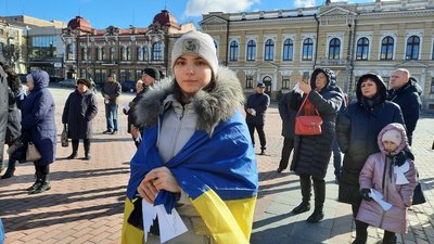 Покладанням квітів та панахидою у Кропивницькому вшанували пам'ять Героїв Небесної Сотні Покладанням квітів та панахидою у Кропивницькому вшанували пам'ять Героїв Небесної Сотні