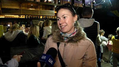 У Житомирі лялькар Сергій Соловйов показує вистави дітям в укриттях У Житомирі лялькар Сергій Соловйов показує вистави дітям в укриттях