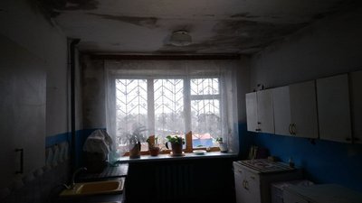 Мешканці відомчого гуртожитку на Херсонщині знову живуть без світла та тепла Мешканці відомчого гуртожитку на Херсонщині знову живуть без світла та тепла