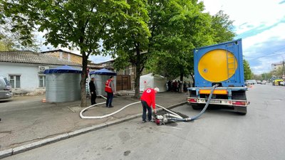 Червоний Хрест реалізує проєкт щодо забезпечення миколаївців очищеною водою