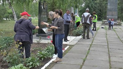 «Символ перемоги»: у громаді на Полтавщині висадили 100 лілій
