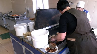 Ситне меню і гаряча доставка: як рівненські волонтери готують страви для бійців Ситне меню і гаряча доставка: як рівненські волонтери готують страви для бійців