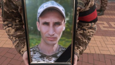 У Сумах прощалися із загиблим військовим Дмитром Душкою